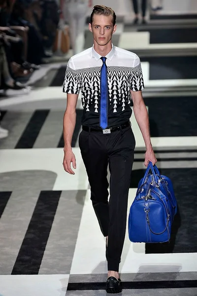 Look 7